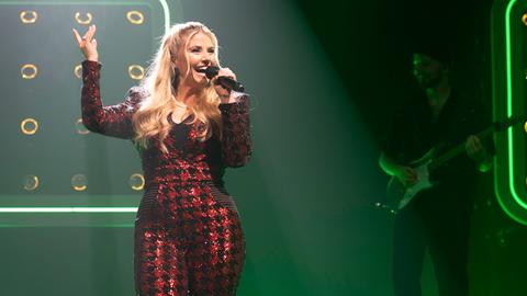 Beatrice Egli auf der Bühne in Wetzlar