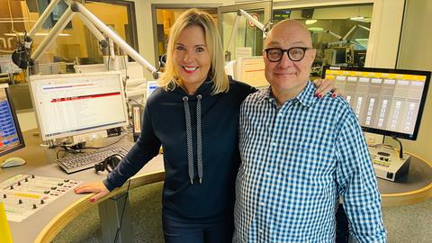 Britta Wiegand mit Thomas Koschwitz im hr1-Studio