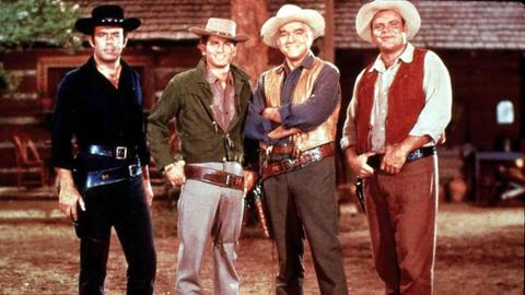 Bonanza:  Adam (Pernell Roberts), Little Joe (Michael Landon), "Pa" Ben (Lorne Greene) und Eric "Hoss" Cartwright (Dan Blocker).