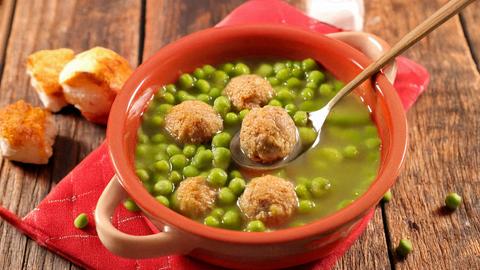 Erbsensuppe mit Klößchen