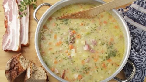 Kartoffelsuppe mit Speck