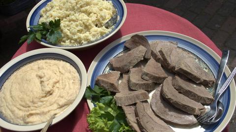 Rindfleisch mit steifem Reis und Meerrettich