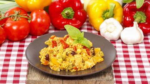 Tomaten-Risotto und Zutaten