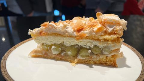 Stachelbeer-Baiser-Torte