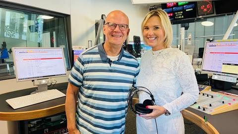 Hermann Hillebrand und Britta Wiegand im Studio