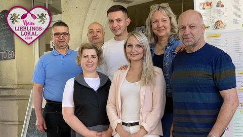 Gruppenfoto mit Carmen (2. v. r.) und Klaus Diehl (rechts),  ihrer Tochter Selina Heck (3. v. r.) und Chef Diodoro Cocca (2. v. l.) und seinem Team