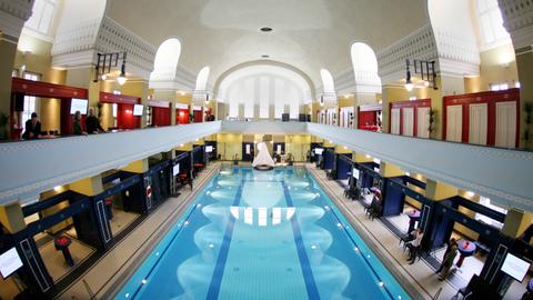 Jugendstilbad Darmstadt: Blick in die Schwimmhalle